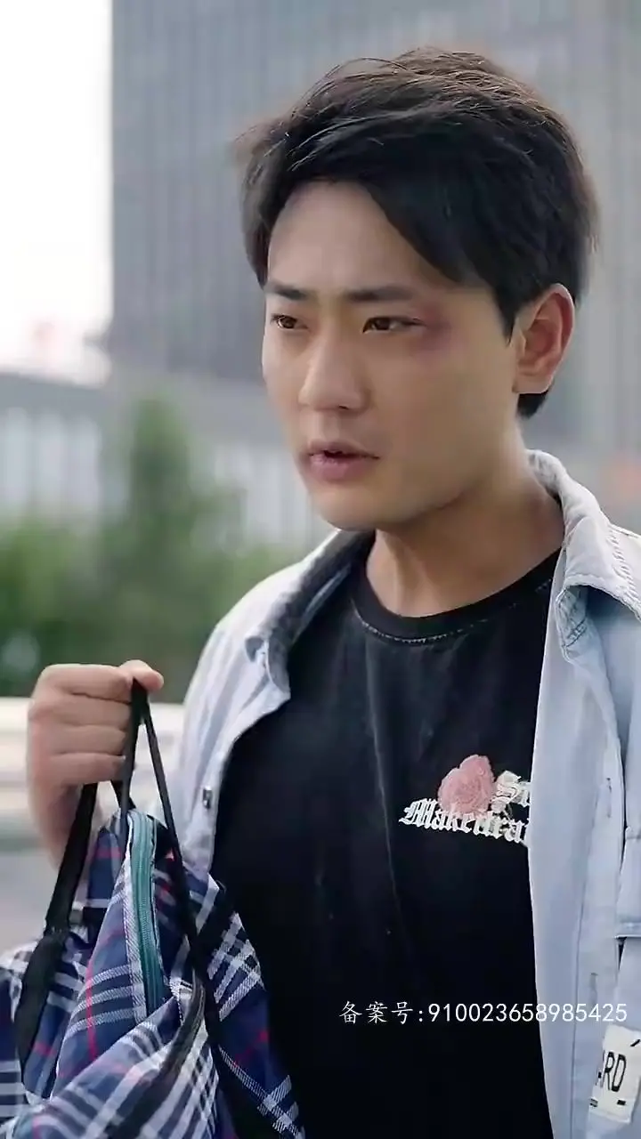 《物价贬值后被女明星倒追》：一场奇幻爱情喜剧，看普通人如何逆袭女神！